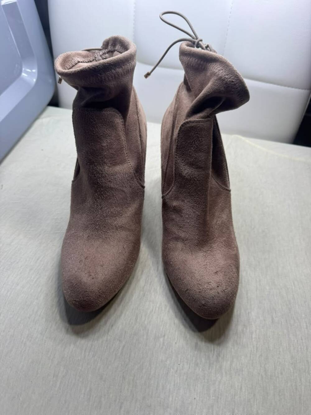 Chinese Laundry Kraft Women's Size 7.5M Taupe Suede Chunky Heel Boots CBFLA-004H